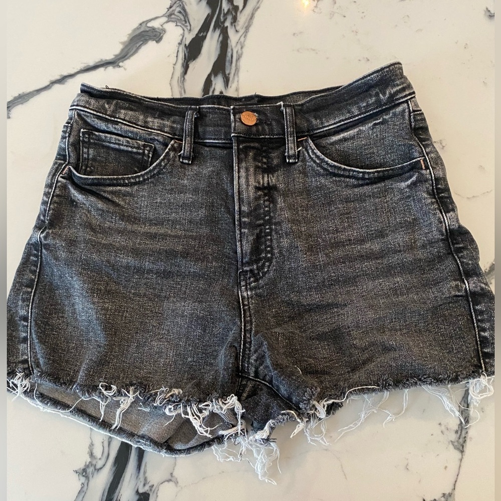 Express women’s 90s high rise shorts size 4